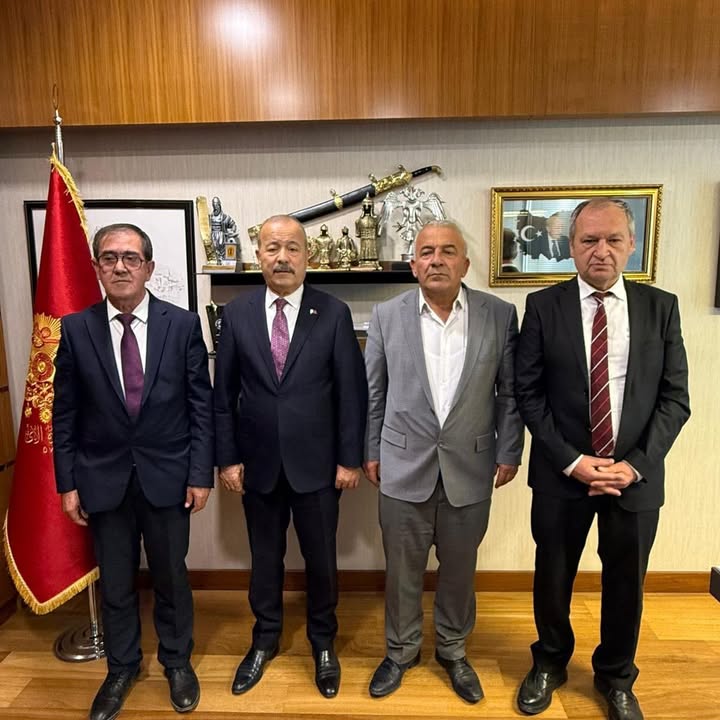 TBMM'de Misafirlerini Ağırlayan Milletvekili