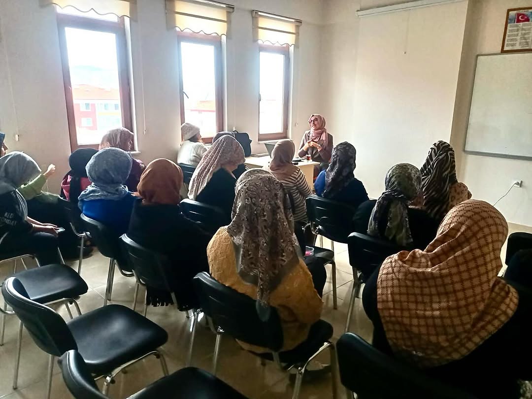 Afyonkarahisar Sosyal Hizmet Merkezi'nin Düzenlediği Etkili ve Yetkin Ebeveynlik Semineri