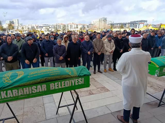 Paşa Camii'nde Cuma Namazı Sonrası Vefat Edene Dualarla Uğurlama