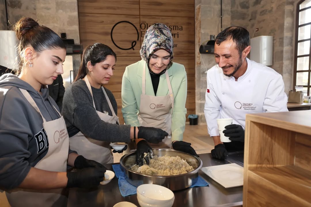 Vali Doç. Dr. Kübra Güran Yiğitbaşı, Gençlerle Afyonkarahisar'da Buluştu