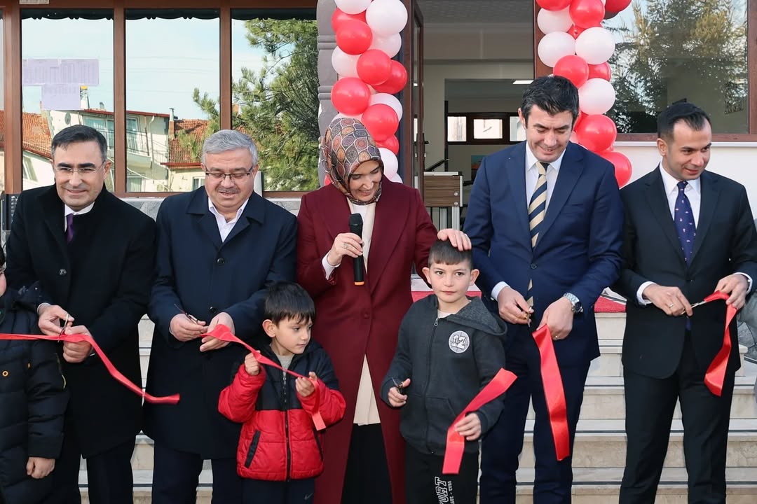 Afyonkarahisar Valiliği'nin Ahmetpaşa Gençlik Merkezi Açılışına Katkısı