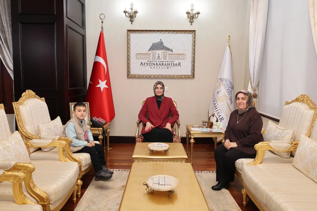 Valimiz Doç. Dr. Kübra Güran Yiğitbaşı, Görkem Berat Karagöz'ü Kabul Etti