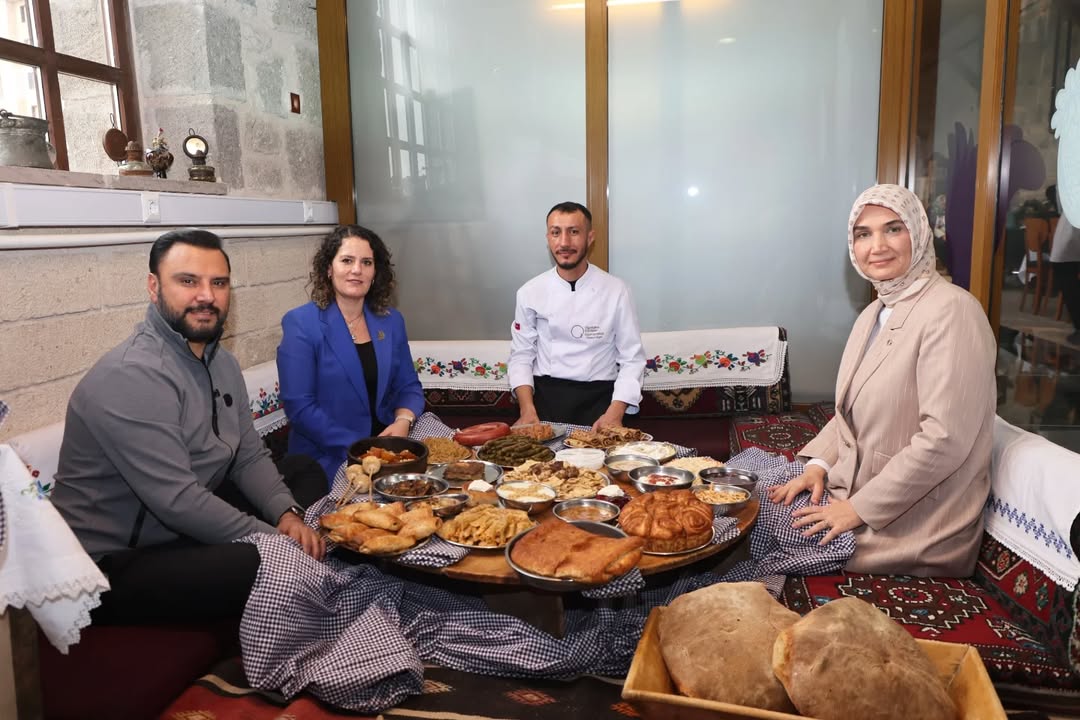 Afyonkarahisar Valiliği'nin Paylaşımı: Alişan İle Hayata Gülümse Programı Afyonkarahisar'da Çekildi