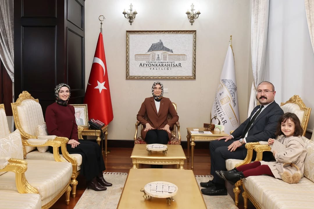 Çay Cumhuriyet Savcısı Mustafa Uyar ve eşi Merve Aksoy Uyar, Valimiz Doç. Dr. Kübra Güran Yiğitbaşı'na Nezaket Ziyaretinde Bulundu