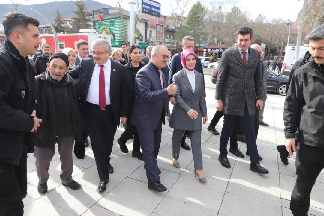 Aile ve Sosyal Hizmetler Bakanı Mahinur Özdemir Göktaş, Afyonkarahisar'da Mobil Sosyal Hizmet Aracını Uğurladı