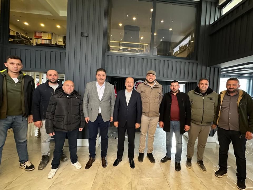 Bolvadin İlçe Başkanı Mahmut Kızıltoprak Gümüş Galeri'de Çalışanlar ve Komşularıyla Buluştu