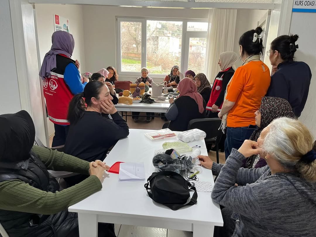 Dinar ADEM Kursiyerlerine Değerler Eğitimi Ve Aile Planlaması Bilgilendirmesi