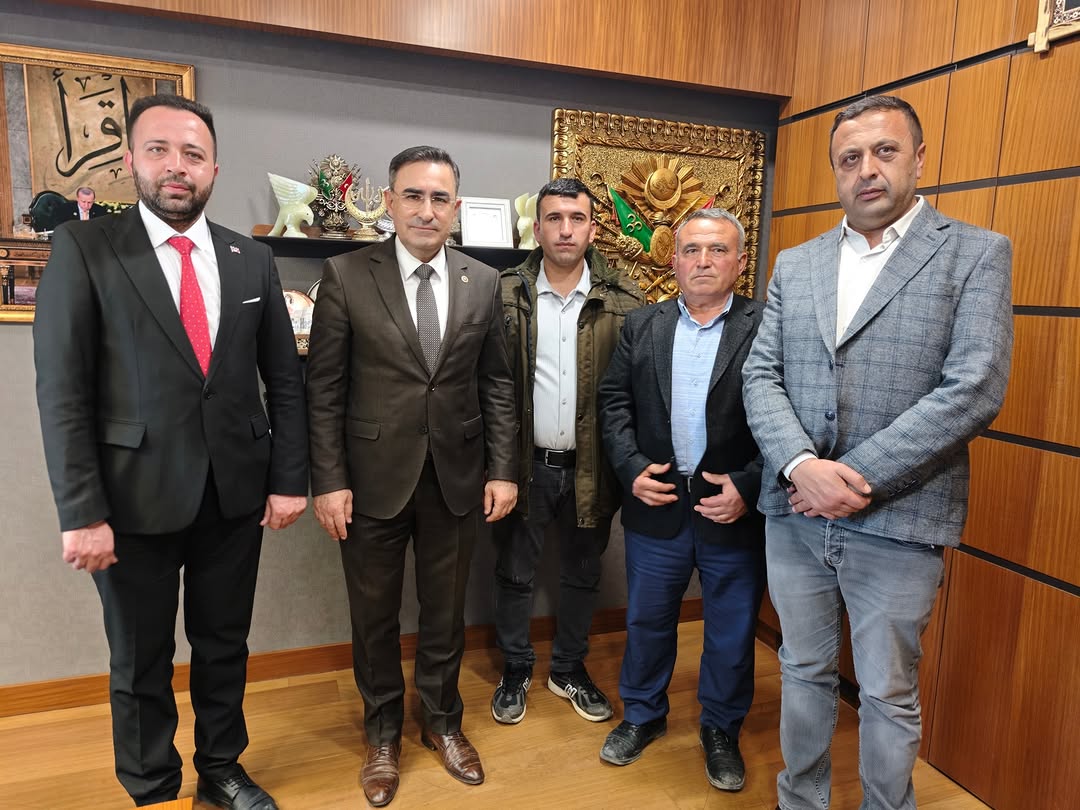 Afyonkarahisar AK Parti Milletvekili Dr. Hasan Arslan, Şuhut Karaadilli Belde Başkanı Hasan Şentürk'ü Misafir Etti