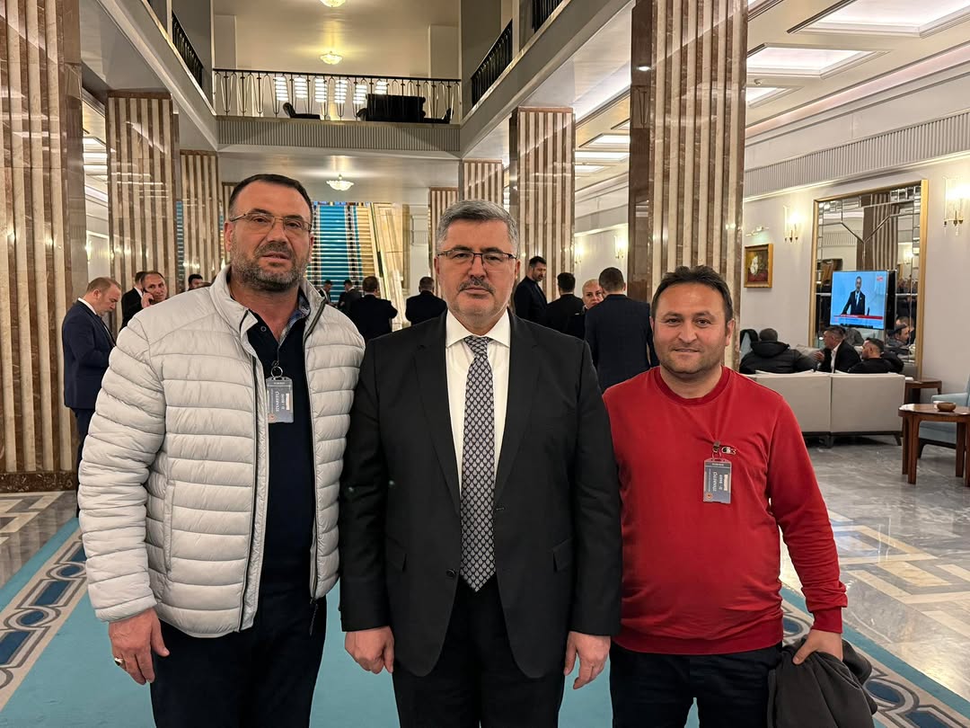 AK Parti Milletvekili Ali Özkaya, Önceki Dönem İlçe Başkanlarını Gazi Meclisinde Misafir Etti